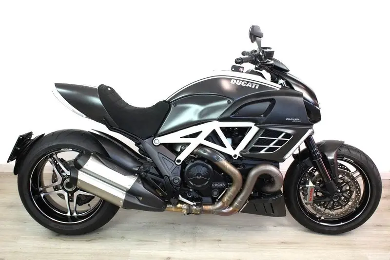 Ducati Diavel Amg 1200 Anno 2012 Km 6.939 1