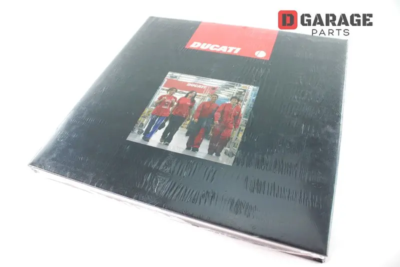 Libro Yearbook Storia Ducati Anno 2004 1