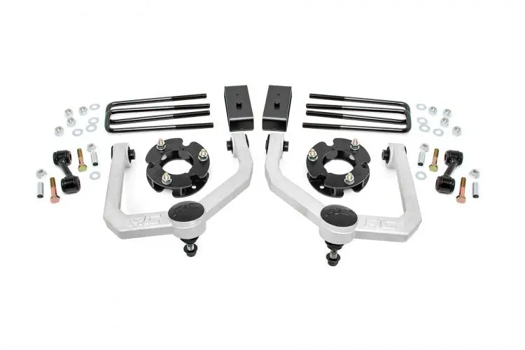 Rough Country Nissan Titan 3 Inch Lift Kit 2Wd/4Wd 2004-2023 1